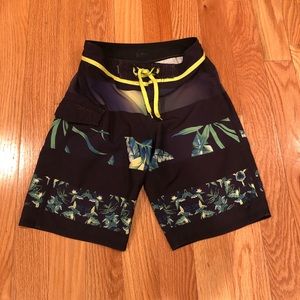 Boys Quiksilver size 26 (11/12) swim trunks